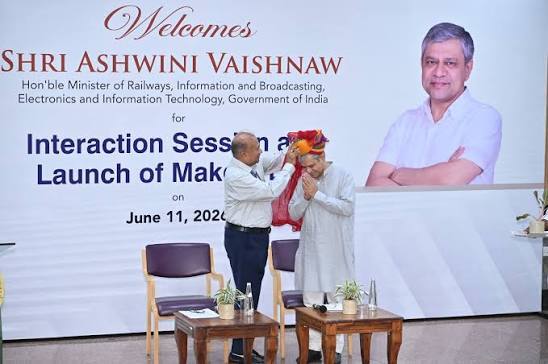 Prof. N. P. Padhy and Union Minister Ashwini Vaishnaw during the launch of Makers Lab at MNIT Jaipur